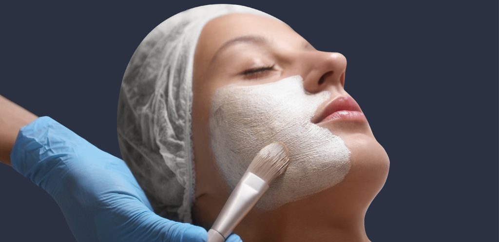 Tratamiento de peeling químico facial en clínica estética de Santander y Valladolid, renovando la piel y mejorando textura, luminosidad y suavidad del rostro.