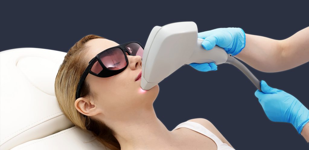 Tratamiento IPL facial en clínica estética de Santander y Valladolid, mejorando manchas, rojeces y textura de la piel para un rostro radiante.