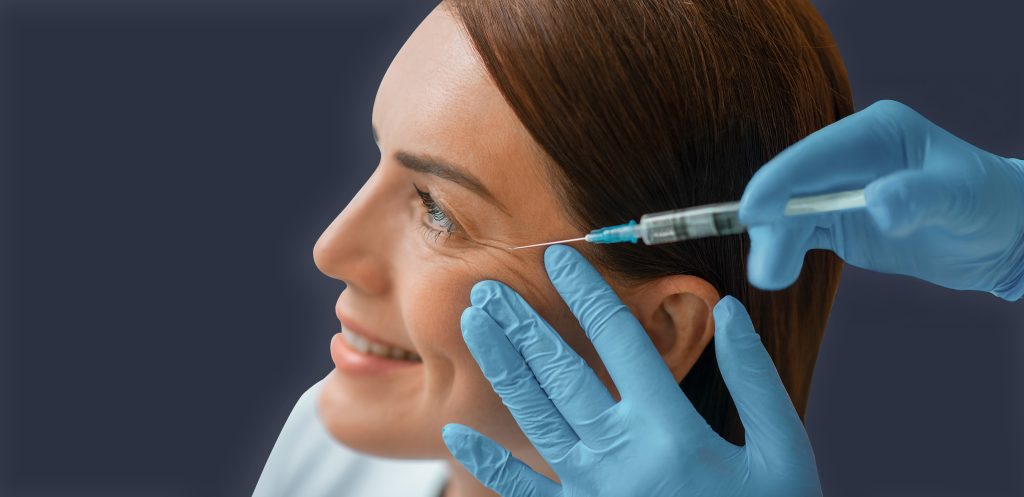 Tratamiento con neuromoduladores faciales en clínica estética de Santander y Valladolid, suavizando arrugas y rejuveneciendo la expresión del rostro.